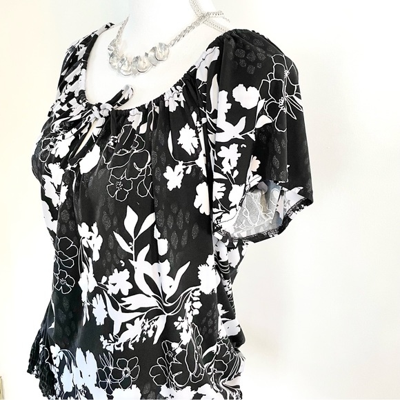 NEW Women’s Short Sleeve Floral Banded Hem Top - Picture 5 of 14